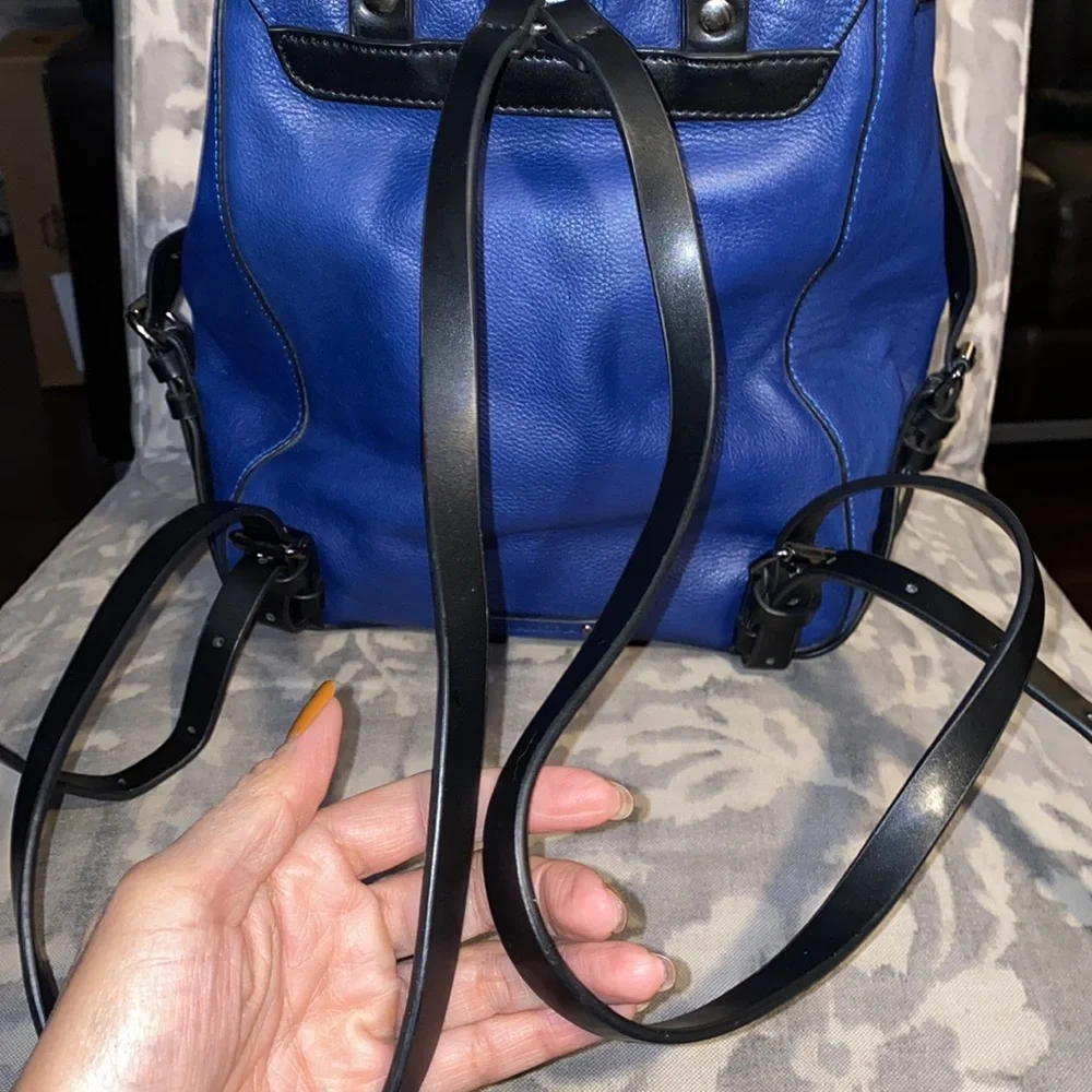 ✨SOLD✨BCBG MAXAZRIA Blie/Black Leather Flap Backpack - Picture 14 of 15